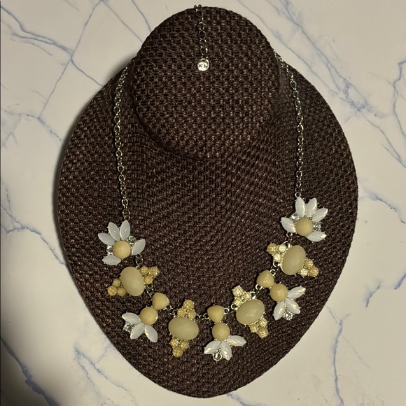 CHANEL Gold and Cream Floral Necklace - Picture 1 of 11